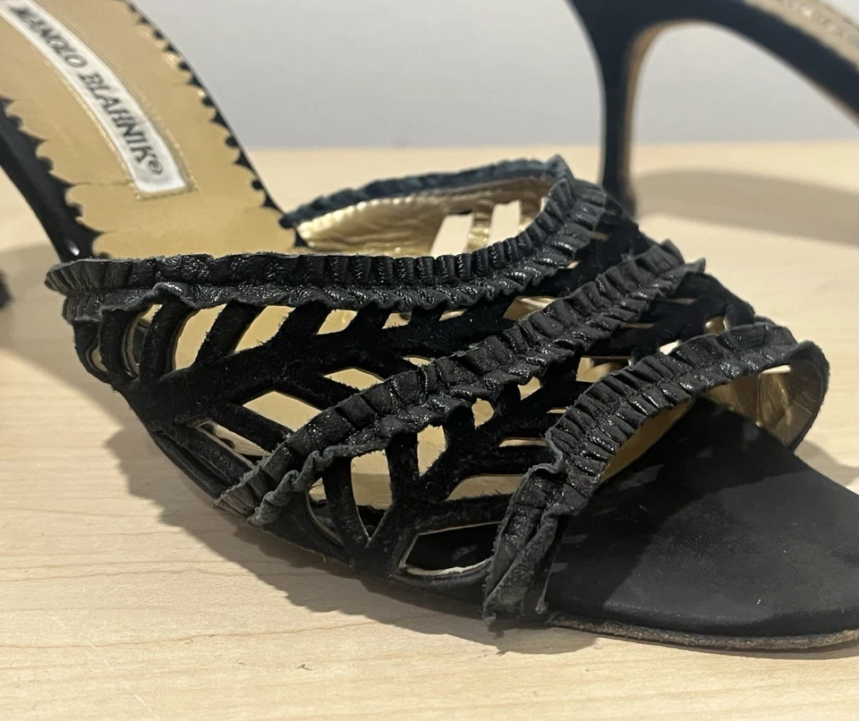 VTG 90’s Manolo Blahnik Black Suede Leather Open Mule 2” Kitten Heel Sandals 39 - Image 4 of 4