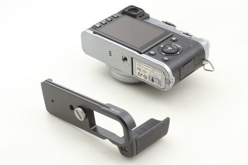 【 Top MINT / MHG Grip 】 Fujifilm X100 12.3MP Digital Camera Body Only From JAPAN - Picture 9 of 11