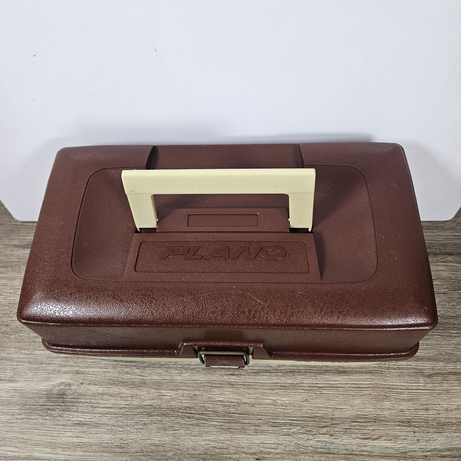 Vtg Plano 4200 Fishing Tackle Box 2 Tray Fold Out Brown Tan USA Made W/ Dividers