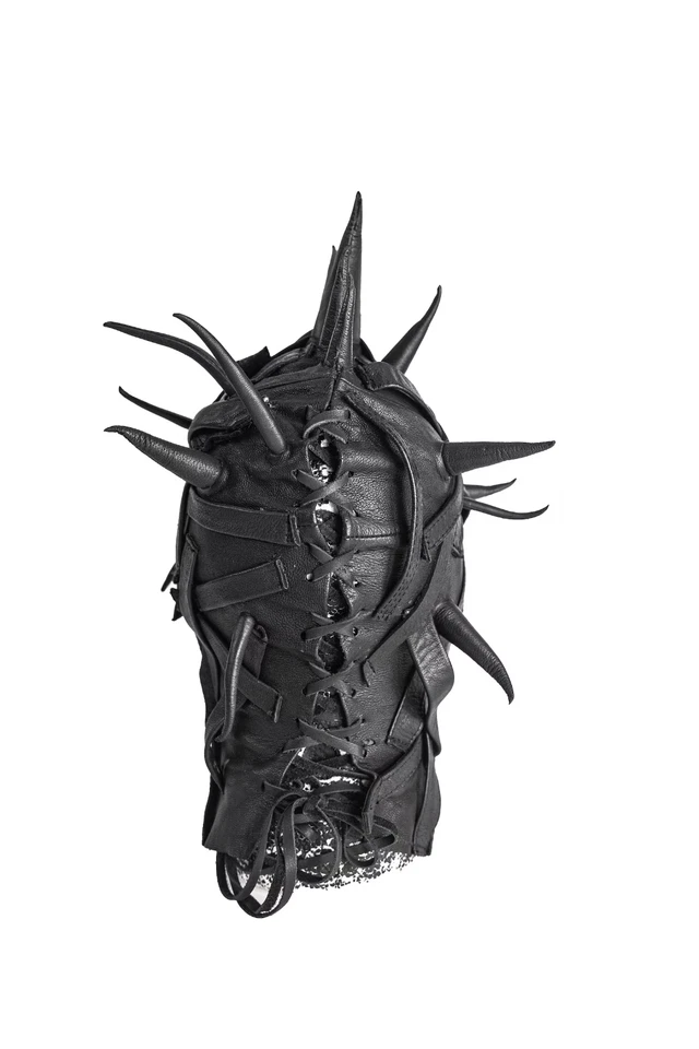 Capucha Gimp de cuero negro con púas | Máscara fetiche facial completa con correas y disfraces Foto 3 de 4