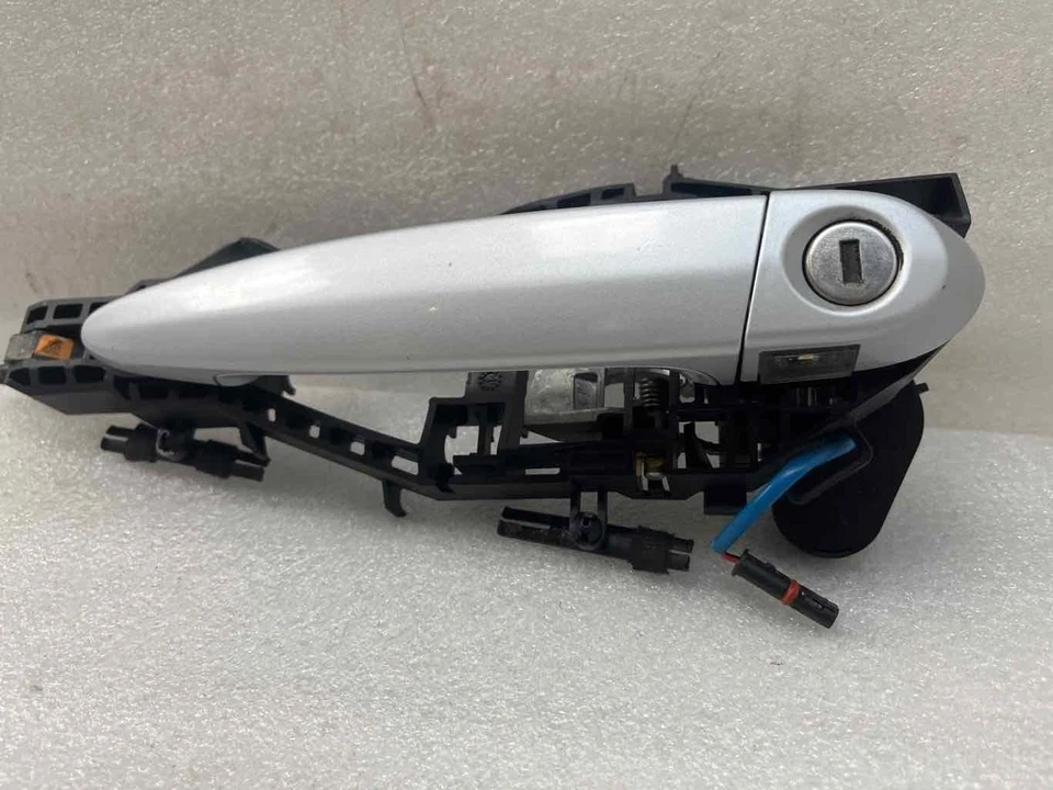 Левая серебристая наружная дверная ручка со стороны водителя для BMW 428I 2014-2016 годов выпуска от оригинального производителя - Изображение 2 из 4