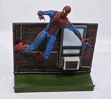 Diamond Select Spider-Man Display Action Figu...