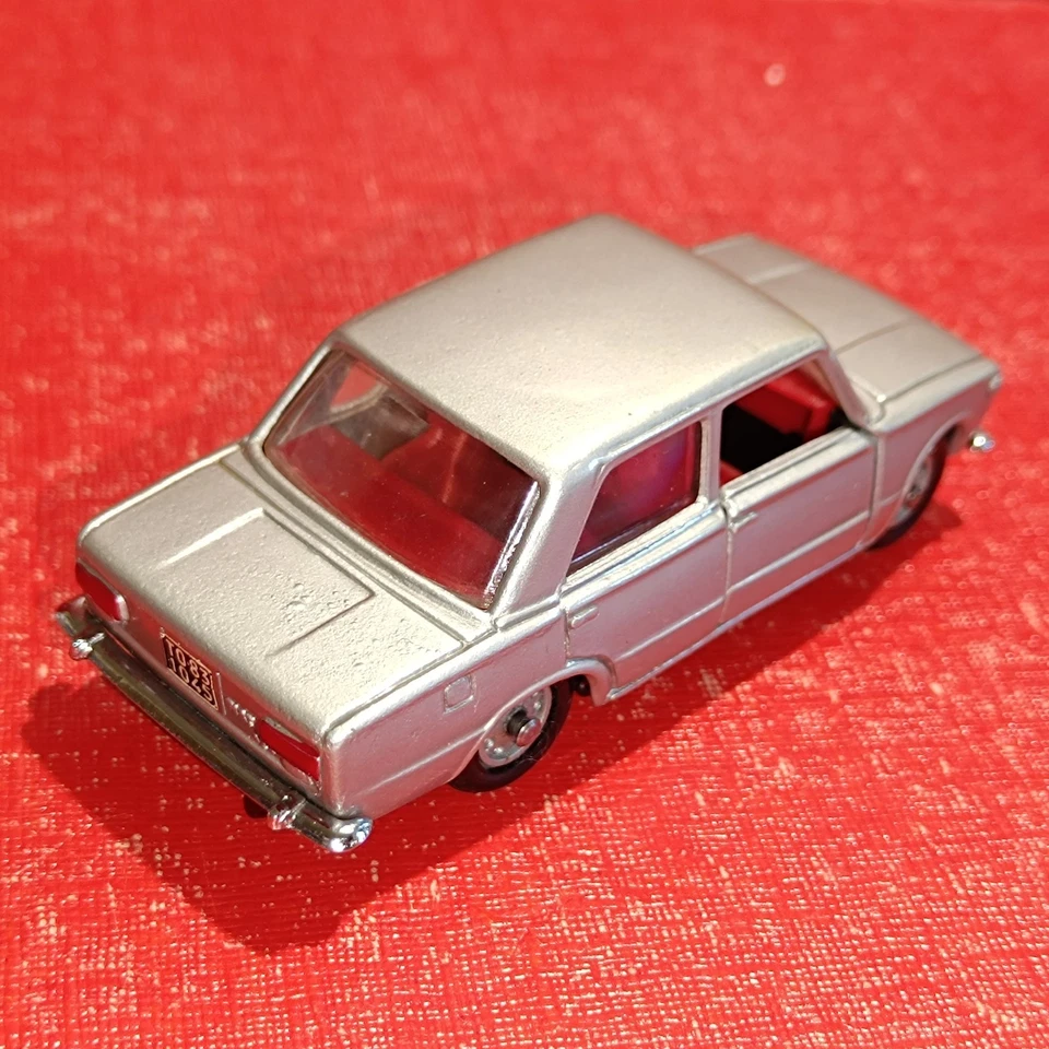 FIAT 124 berline grise 1/43 MERCURY Italy EN BOITE - Photo 3/4