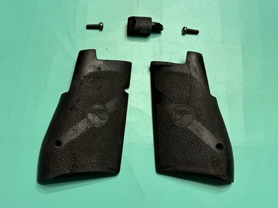 USED OEM MAGNUM RESEARCH DESERT EAGLE MK XIX RUBBER GRIPS HARDWARE .44 MAG HOGUE