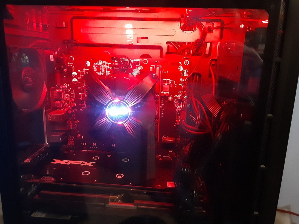 HP Desktop Omen Obelisk 875 RYZEN 5 -32GB RAM-R9 390 8GB GFX-WIN 