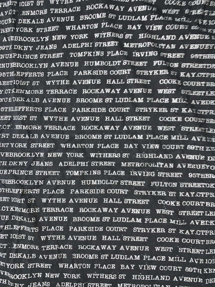 Preowned- Exclusive DKNY “NYC World” V-Neck T-Shirt Mens (Size XXL) - Image 4 of 4