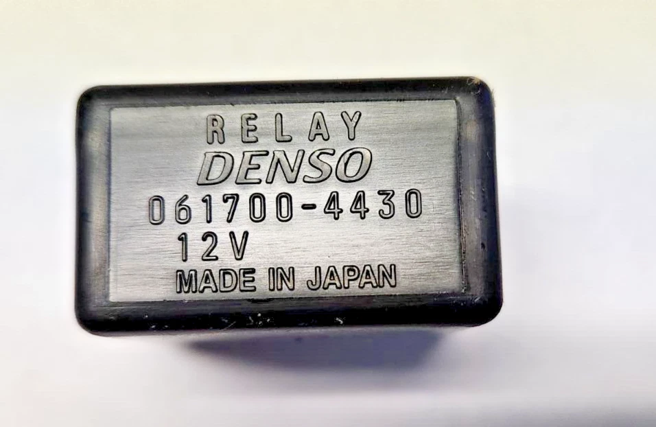 Relé interruptor de arranque neutro OEM Suzuki 38730-09F00 - KingQuad Eiger y Vinson ATVs Foto 4 de 4