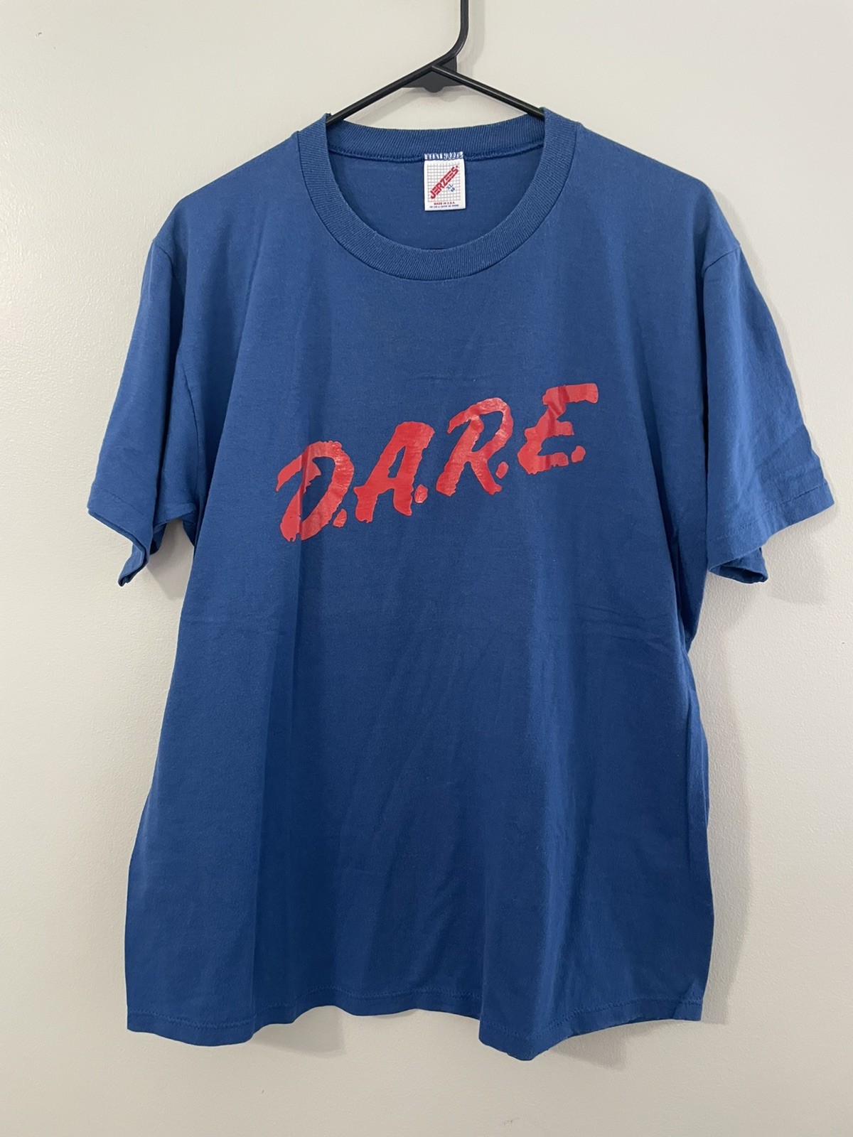 Vintage DARE TShirt Mens XL Resist Drugs and Violence 80s-90s USA Made Back Hit