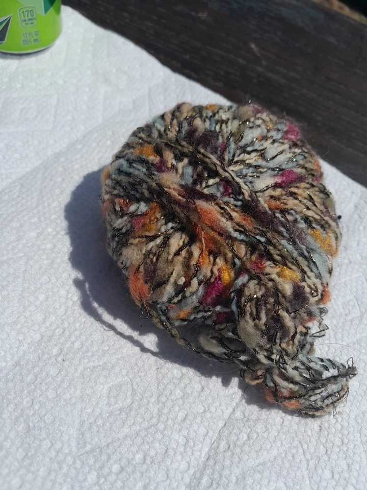 ¡Bola de alegría de hilo brillante desconocido! Lana con hilo de carne tejido. Foto 3 de 4