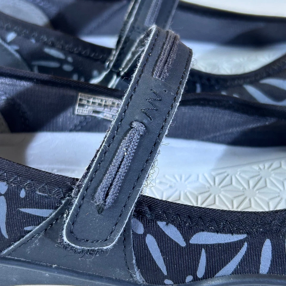 Keen Niños Grandes Niñas 3 Moxie Informales Negro/Vapor Mary Jane Planos GanchoLoop - Usado Foto 2 de 4