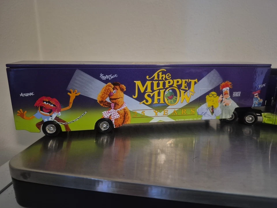 1:64 Action 2002 Kenworth Transport Hauler 25th Anniversary Muppet Show — 第 2/4 张图片