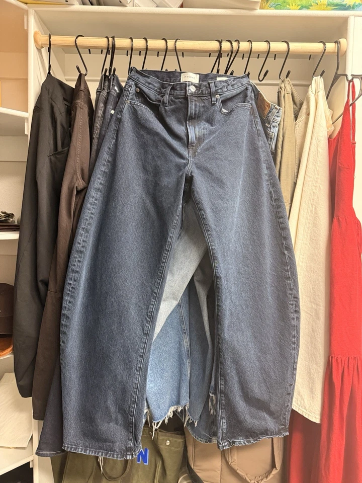 Pantalones de mezclilla Frame The Bubble color dorado talla 28 Foto 2 de 4