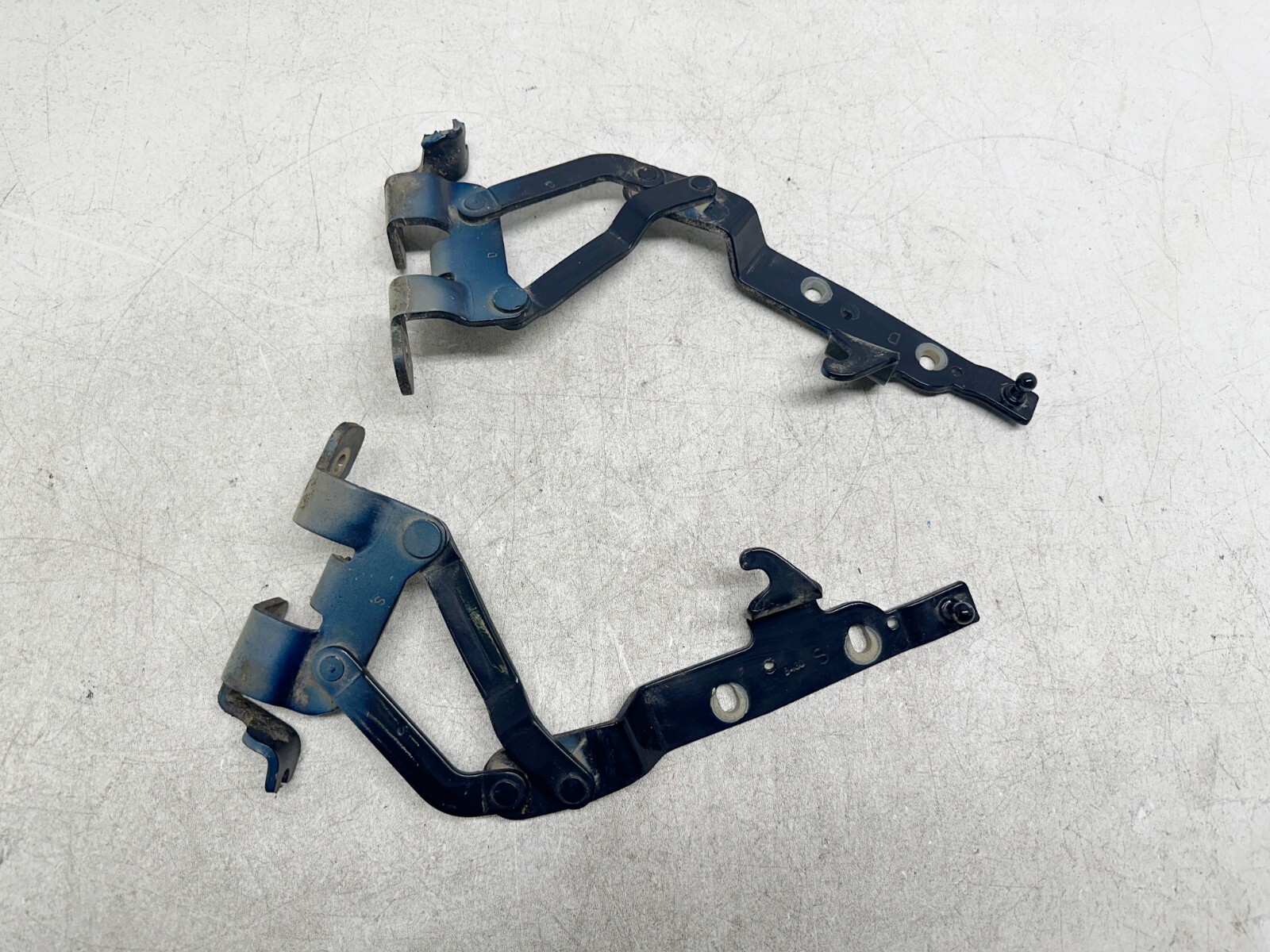 Maserati Quattroporte 2003-2012 Left Engine lid hinges Pair