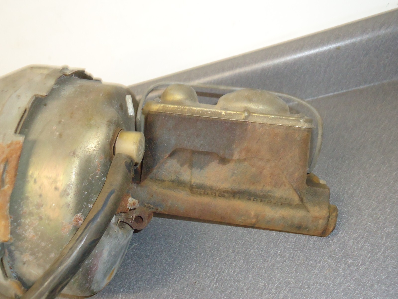 Delco Moraine Power Brake Booster w/ Master Cylinder 5470409 