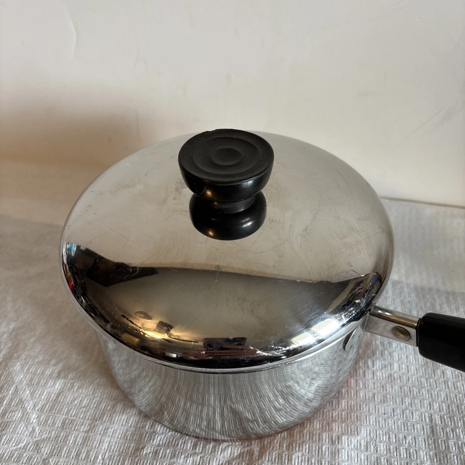 Revere Ware 1.5 Quart Copper Bottom Saucepan w Lid Clinton USA Stainless - Image 2 of 4