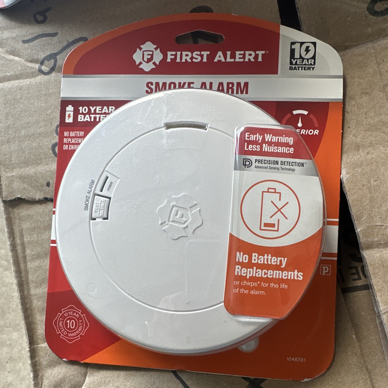 First Alert Smoke Alarm Photoelectric Sensor 10-Year Battery White 1046731