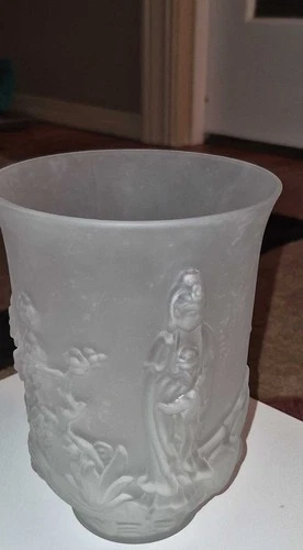 RARE Frosted FENTON  8" MANDARIN VASE w ASIAN SCENE
