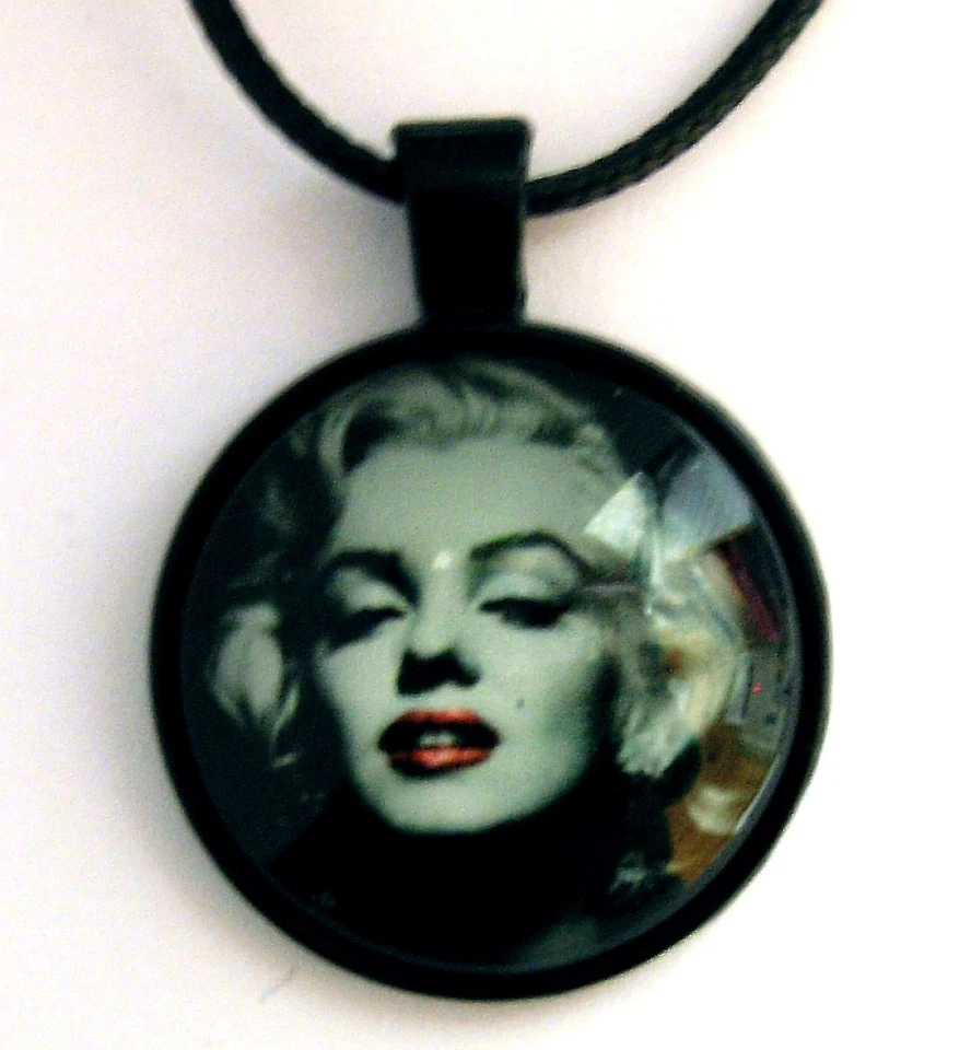 Médaillon retro vintage + collier / Medallion + Chain necklace - Marilyn Monroe