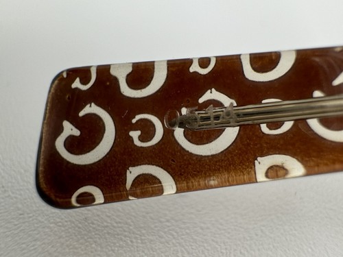 Guess Factory Brown Gradient Butterfly Ladies Sunglasses White Logo In Gold Case - Picture 3 of 6
