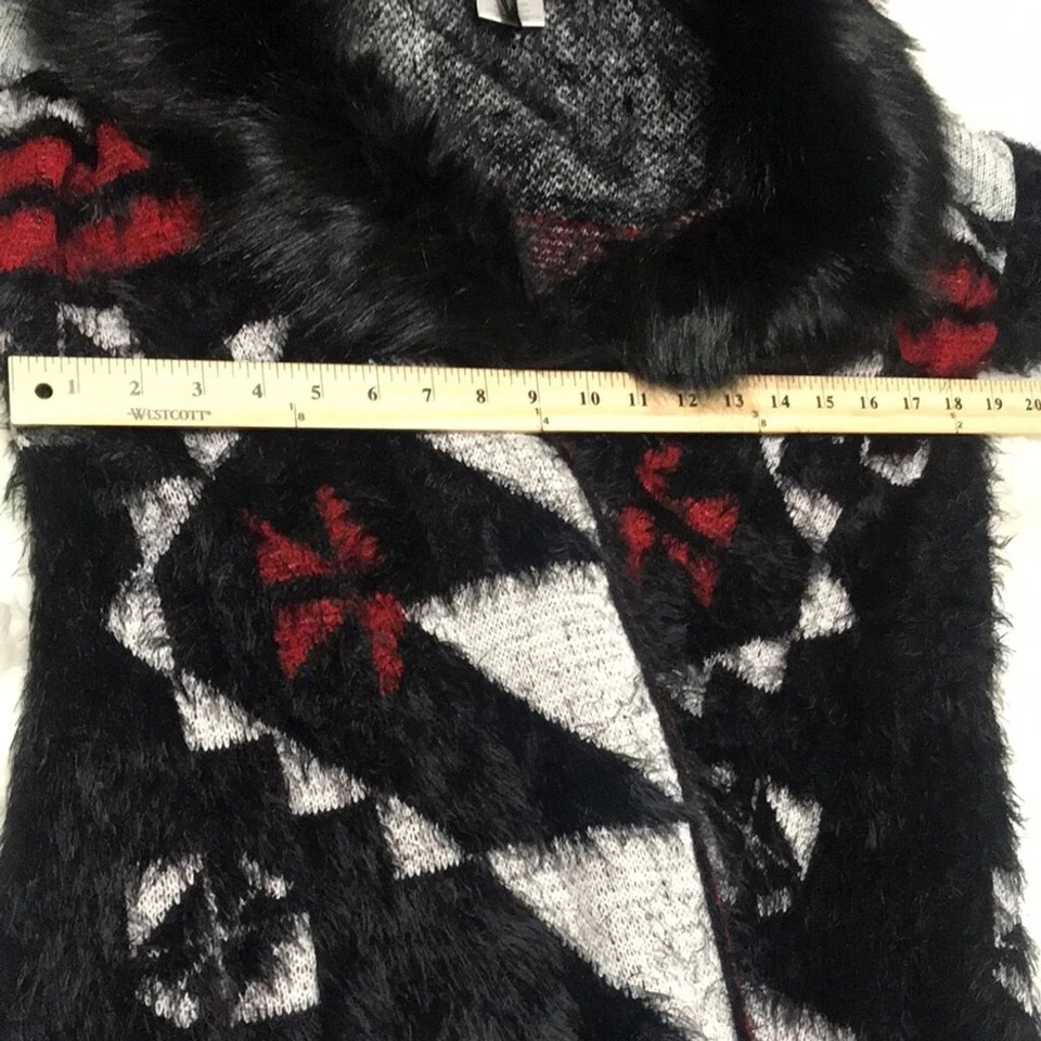 BCBGMAXAZRIA Women’s Red And Black Aztec Print 3/4 Length Cardigan Sz Medium - Image 3 of 4