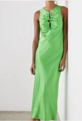 Vibrant Green Evening Dress with Side Slit Vibrant Green Evening Dress with Side Slit
