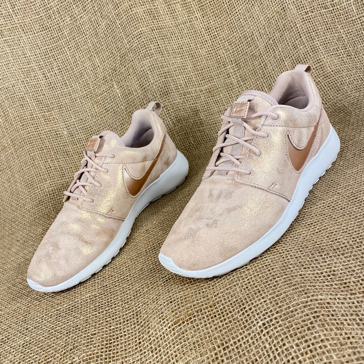 Nike roshe shop one metallic