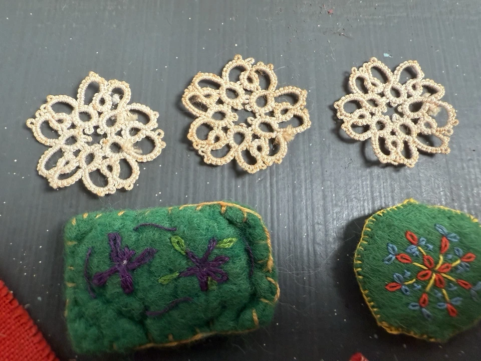 Vintage Dollhouse Miniatures Rug Pillows Doilies Placemats Bear Rug Lot of 11 - Image 3 of 4