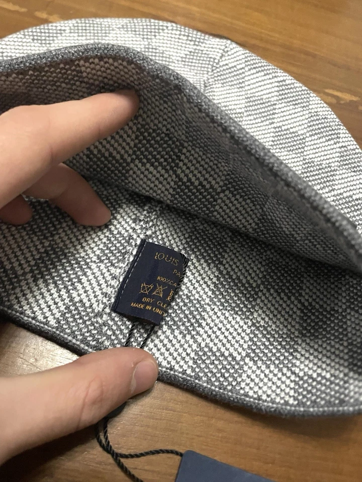 Louis Vuitton Beanie Grey - Imagen 3 de 4