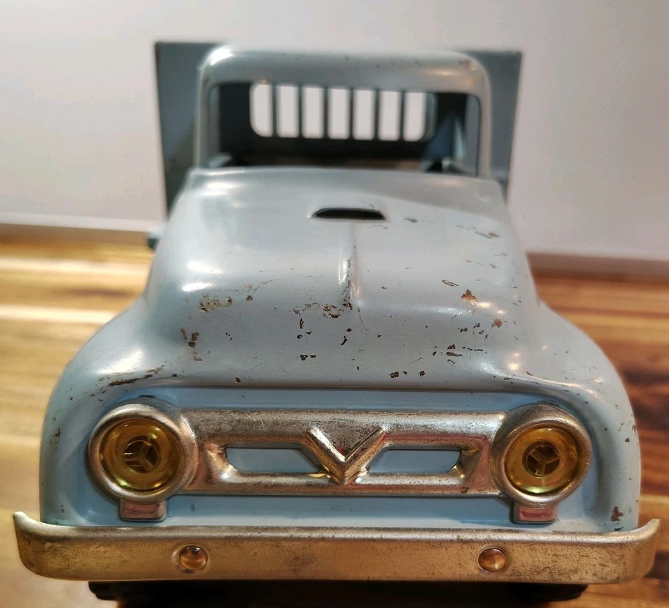 Camión de estacas Tonka Farms 1957 vintage - azul bebé - aproximadamente 14" * 6" * 6" Foto 4 de 4