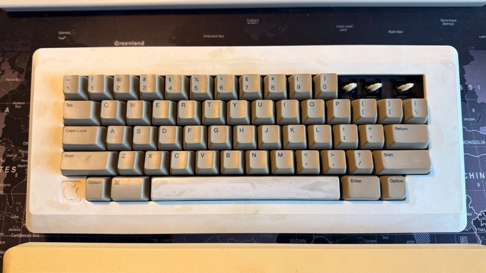Conjunto de DOIS teclados e cabos Apple M0110 para Macintosh 128k 512k RARO vintage - Imagem 4 de 4