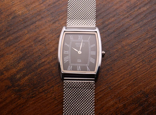 Seiko Slim Quartz Men Black Dial Silver Bracelet (Barrel Tank) Vintage Watch