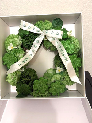 Danbury Mint 11'' MARCH Willabee & Ward Wreath of Month Shamrocks & Flowers Boxed