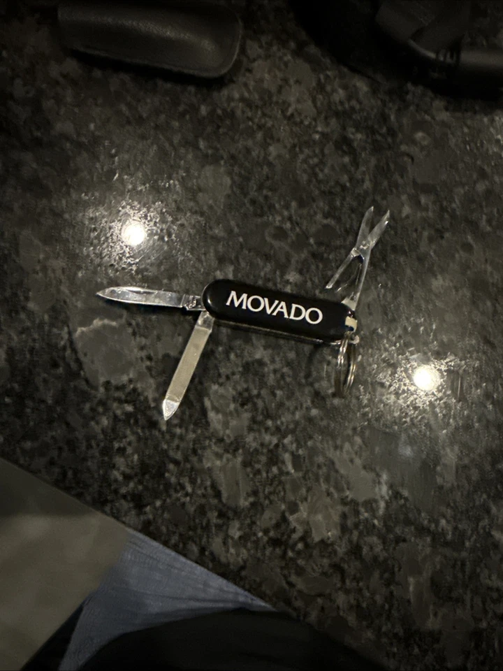 Reloj Movado The Museum de colección raro llavero cuchillo de bolsillo funda de cuero Foto 2 de 2