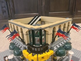 LEGO Creator Expert: Grand Emporium (10211 (Complete w/Manuals and Minifigs)