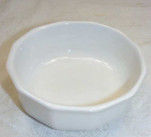 Vintage Pflatzgraff Pottery Heritage White Soup/Cereal Bowl USA 8-d