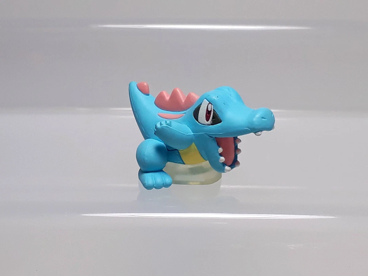 Totodile Pokemon Clipping Figure Bandai 2009 Candy Toy Japan T05 0.85in