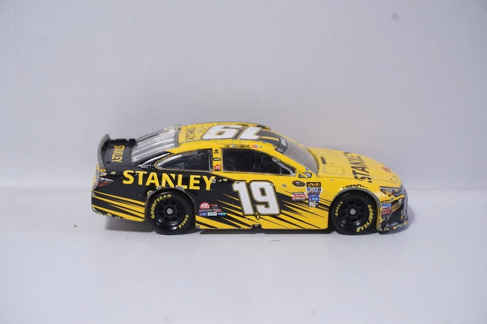 2015 #19 Carl Edwards Stanley Tools 1/64 NASCAR modelo Nascar fundido LEIA SOLTO! - Imagem 3 de 4