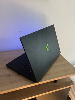 Razer Blade 15 - Gaming Laptop mit RTX 2070 Max-Q und i7-8750H