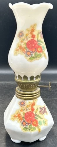 EH vintage Unbranded miniature oil/kerosene lamp white milk glass