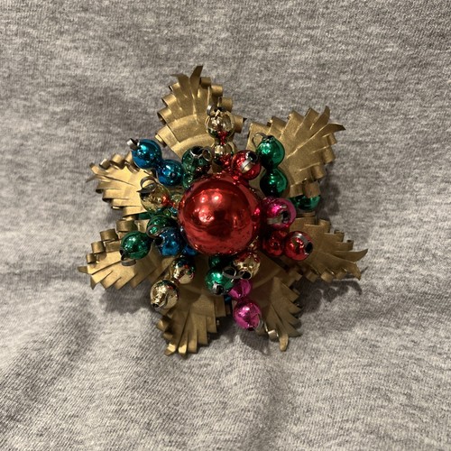 Adorno navideño vintage estrella de hojalata y bolas de vidrio 3,5x3,5x2”. Hecho a mano