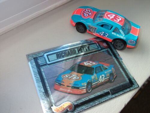 VINTAGE Hot Wheels 1991 #43 Richard Petty STP Diecast 1/64 W/TRADING CARD