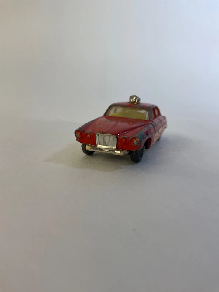 Vintage Husky Jaguar MK 10 Fire Chief 1:64 - Image 2 of 4
