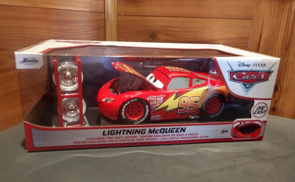 Disney Pixar Cars 1:24 Lightning McQueen Die-cast Car with Tire