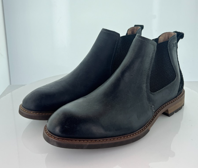 A23 NEW $130 Men display picture 3