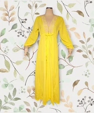 1960's BUTTERFIELD 8 Brilliant Yellow Nightgown Ivory LACE Trim 1/2 Zip Sz Large