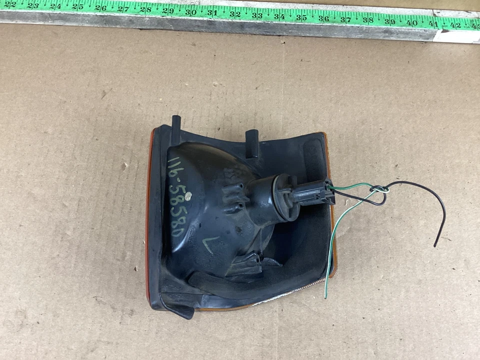 1994-1998 Land Rover Discovery Front Left Driver Side Turn Signal Light OEM - Image 4 of 4
