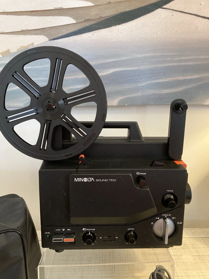 Projetor de Filme Minolta Sound 7100 Super 8mm com Cabo de Alimentação e Capa VEJA VÍDEO - Imagem 2 de 4