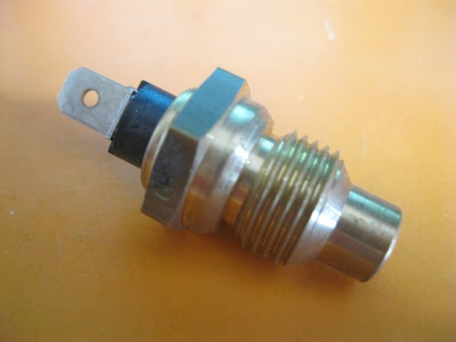 VOLVO 262, 264, 265 (74-82) VOLVO 760 (82-84) Nuovo trasmettitore di temperatura - 52270 - Foto 1 di 2