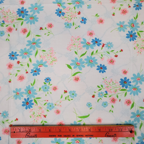 Vintage 70s Flannel Fabric 2.75 Yards x 45 Blue Daisies Flower Power - Picture 2 of 9