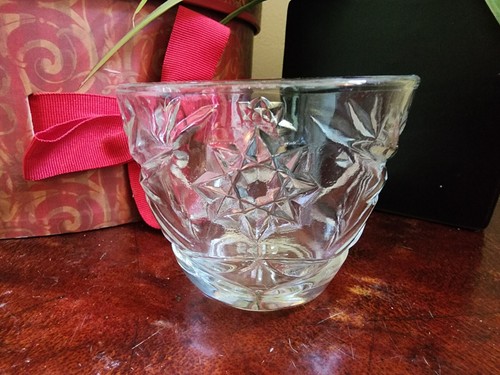 Collectible Clear Cut Glass Star Design Condiment Bowl 3" - Picture 2 of 3